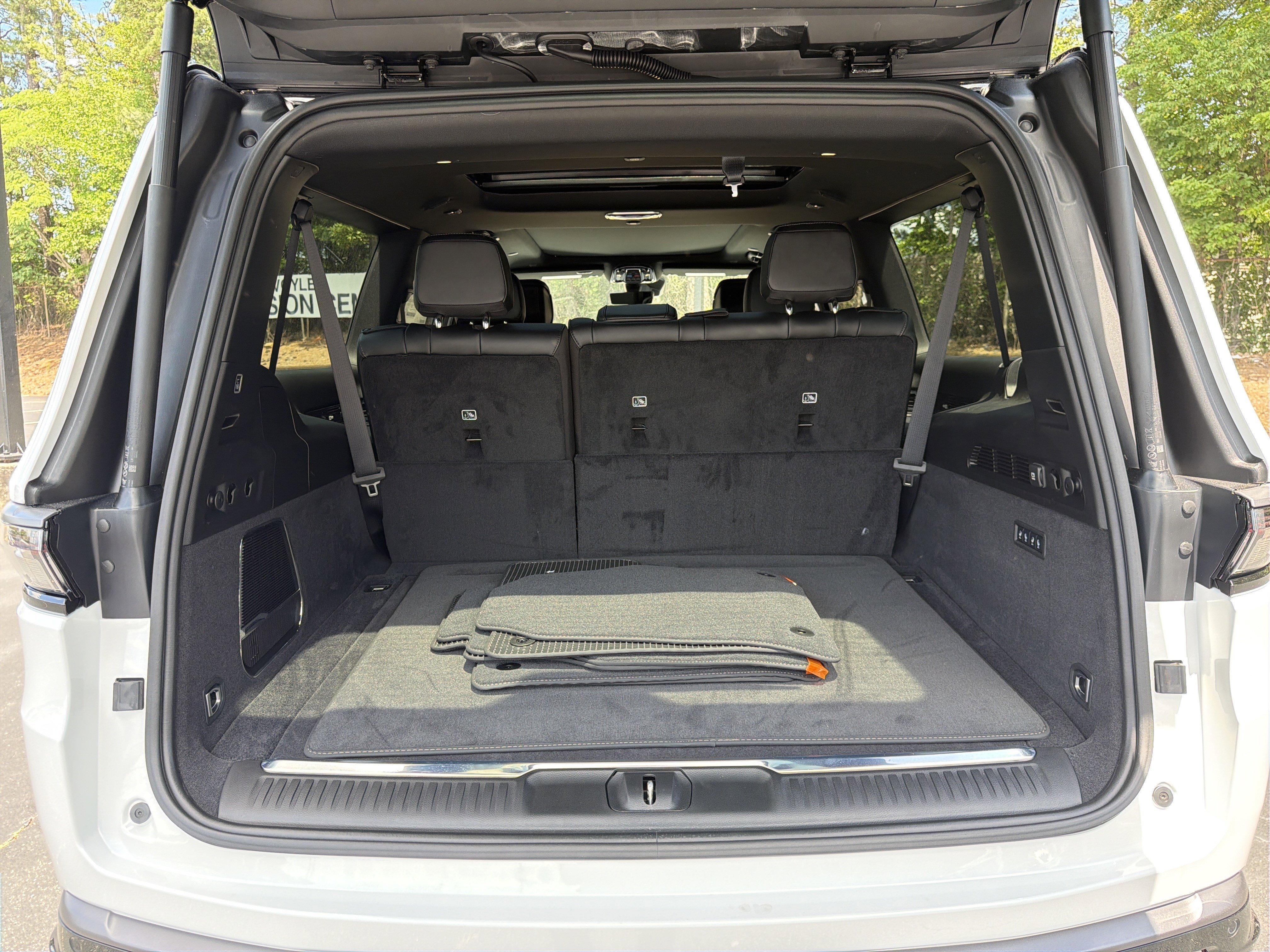 New 2026 Bright White Clear-Coat Exterior Paint Jeep Summit Obsidian image 22
