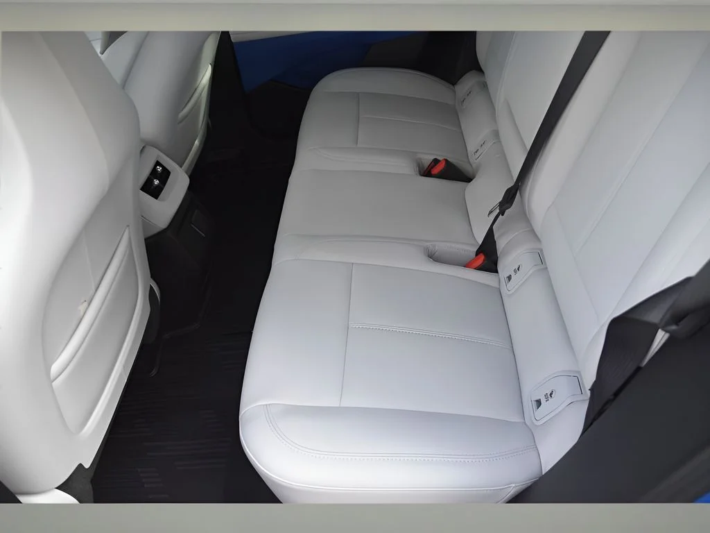 2026 Cadillac OPTIQ Luxury - Photo 14