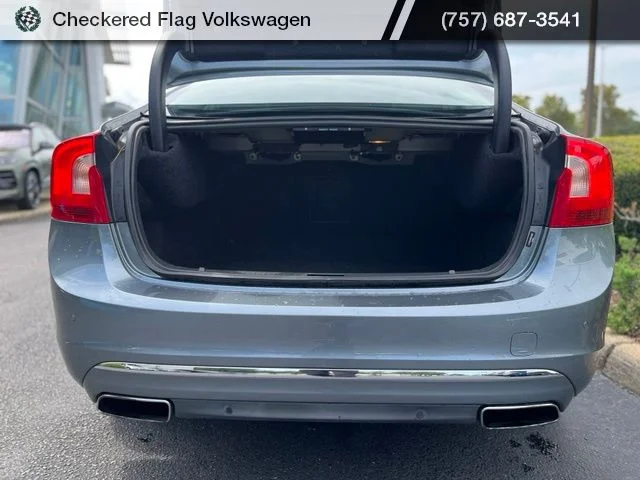 Used 2017 Bright Silver Metallic Volvo T5 image 34