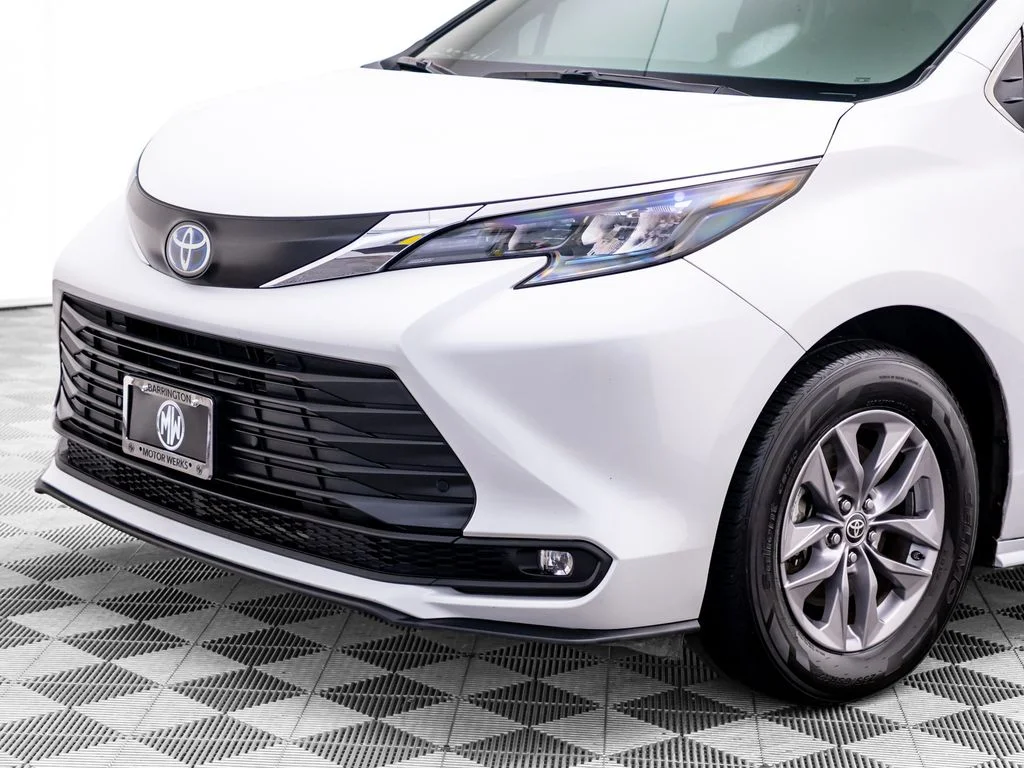 Used 2025 Beige Toyota XLE image 37