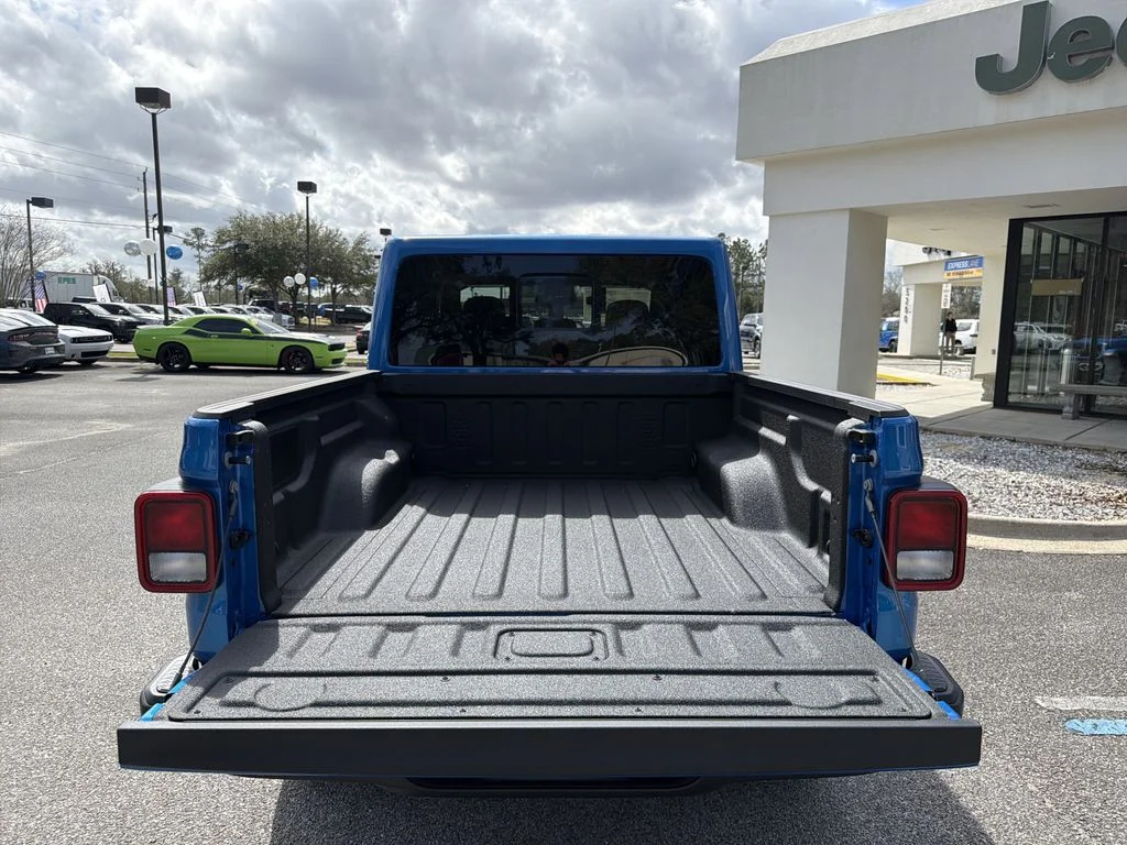 2026 Jeep Gladiator Sahara - Photo 18