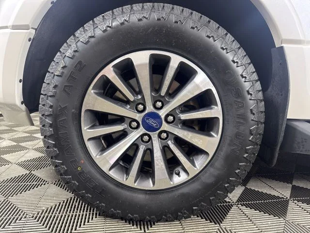Used 2016 White Platinum Clearcoat Metallic Ford XLT image 10