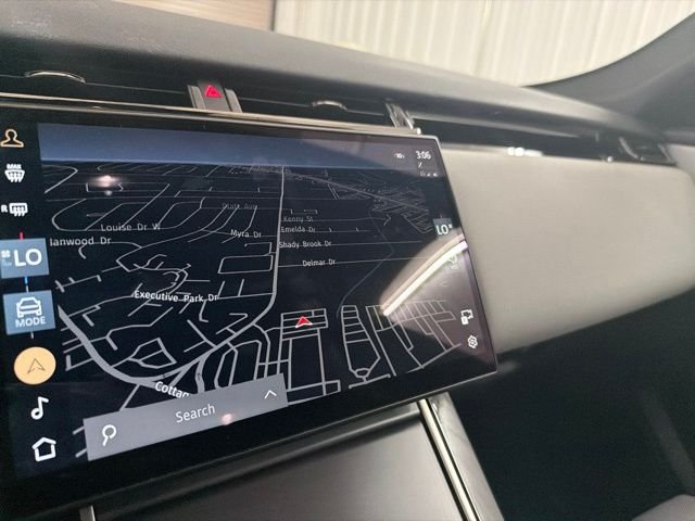 Certified Used 2024 Fuji White Land Rover Dynamic SE image 28