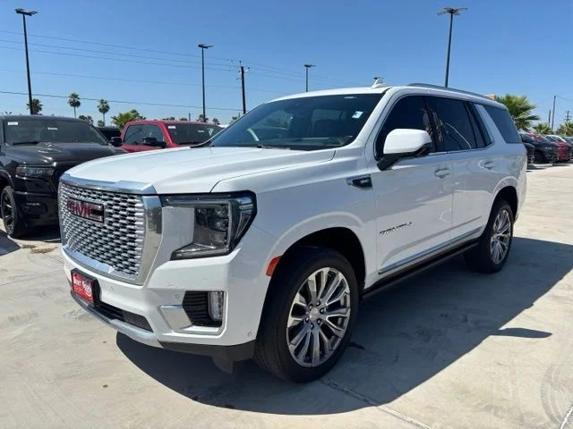 Used 2023 White GMC Denali image 3