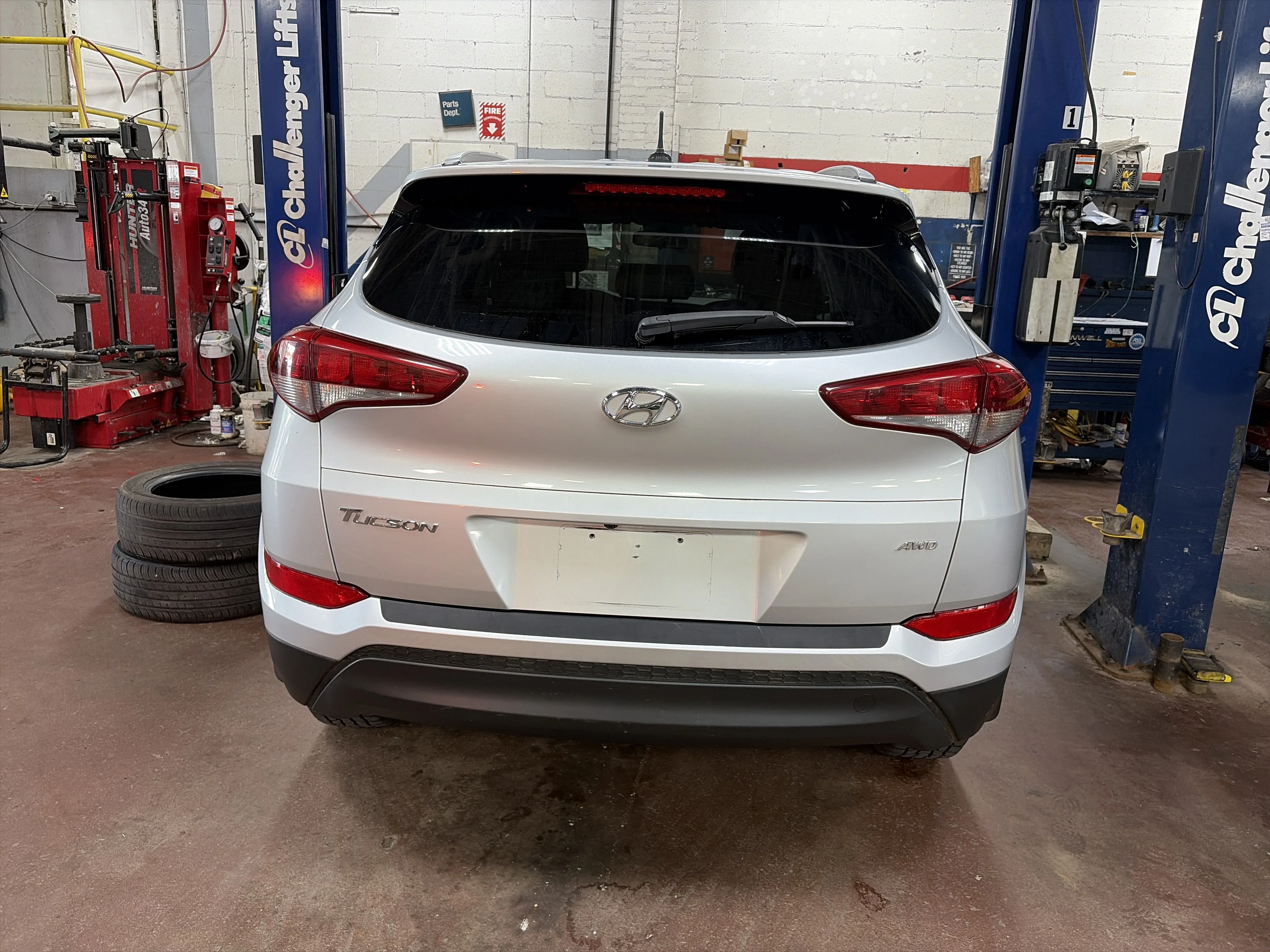 Used 2017 Molten Silver Hyundai SE image 6