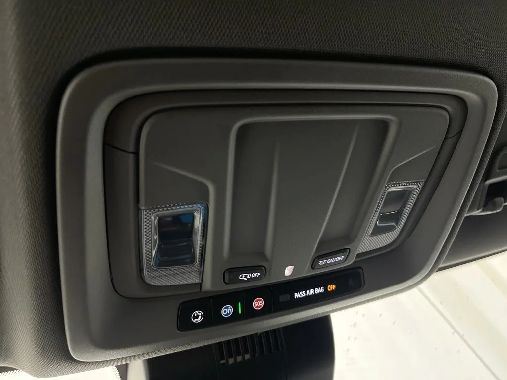 Used 2023 Silver GMC Elevation image 11