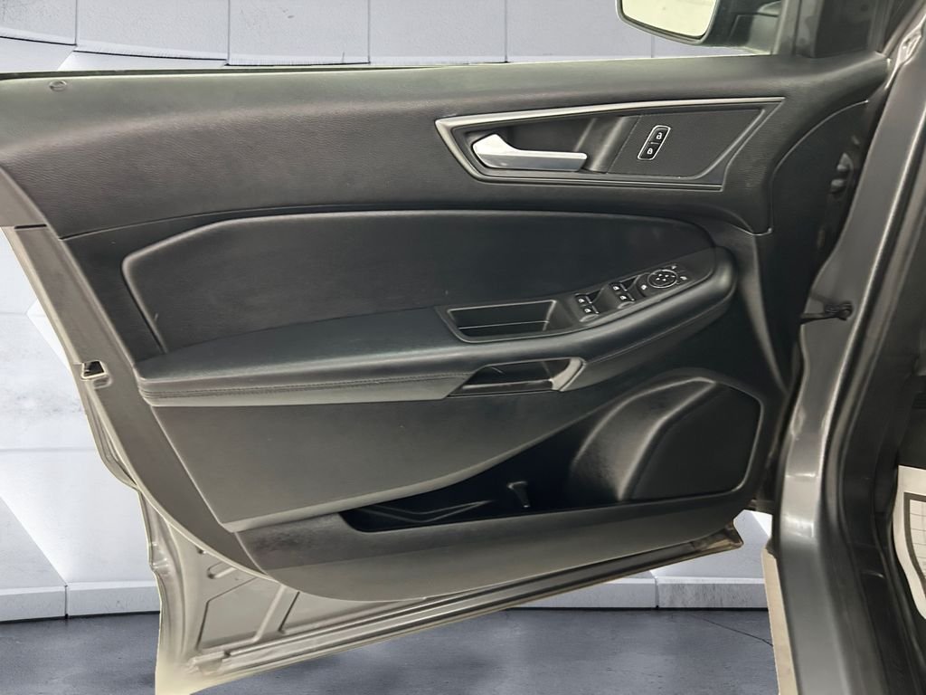 Used 2022 Gray Ford SE image 12