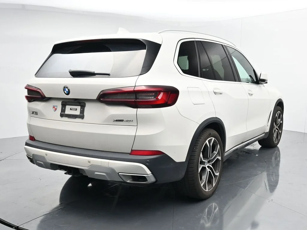 Used 2023 White BMW xDrive40i image 5