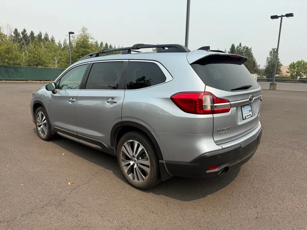 Used 2022 Ice Silver Metallic Subaru Limited image 5