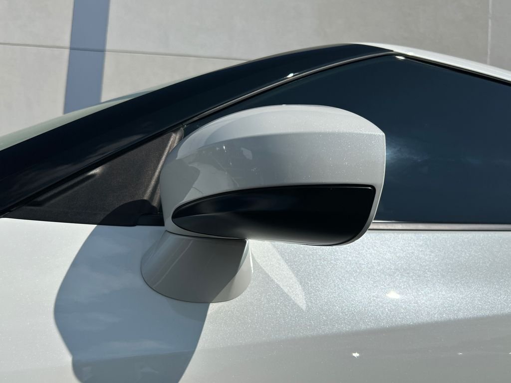 Used 2015 White Nissan Black Edition image 24