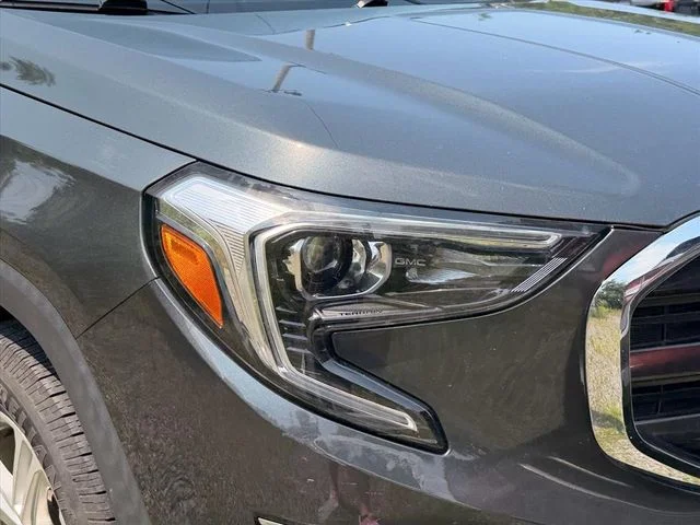 Used 2021 Gray GMC SLE image 23