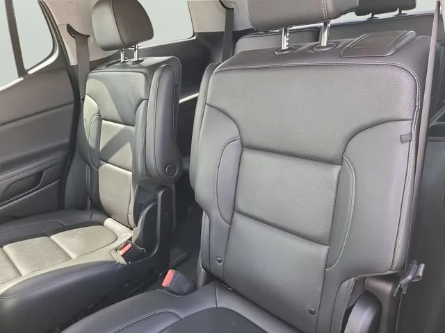 Used 2023 Sterling Metallic GMC SLT image 8
