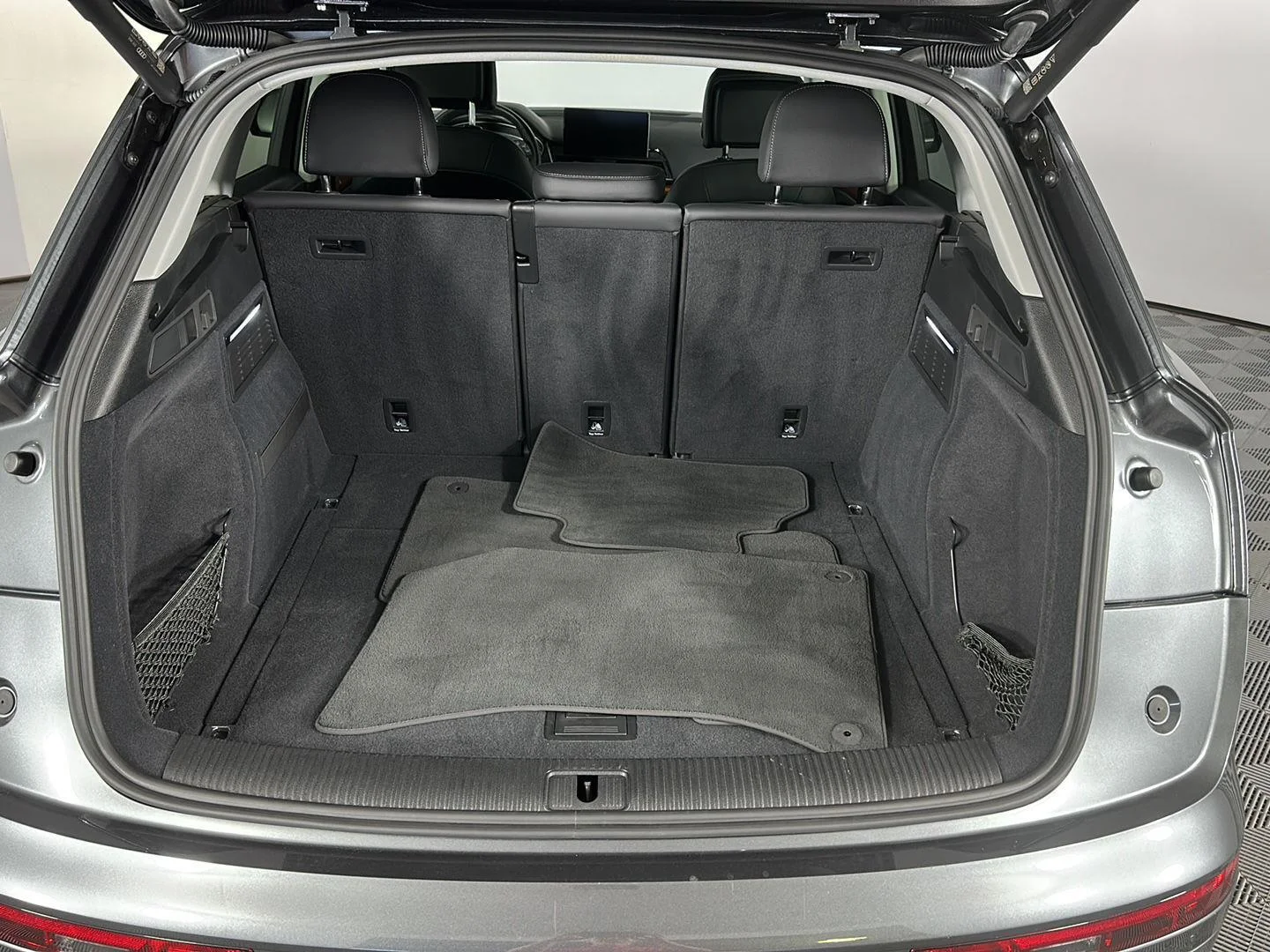 Used 2023 Daytona Gray Pearl Effect Audi S line Premium image 10