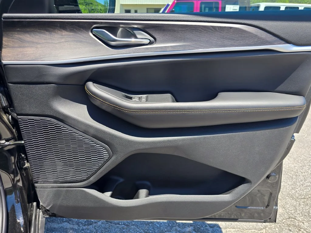 New 2026 Black Jeep  image 36