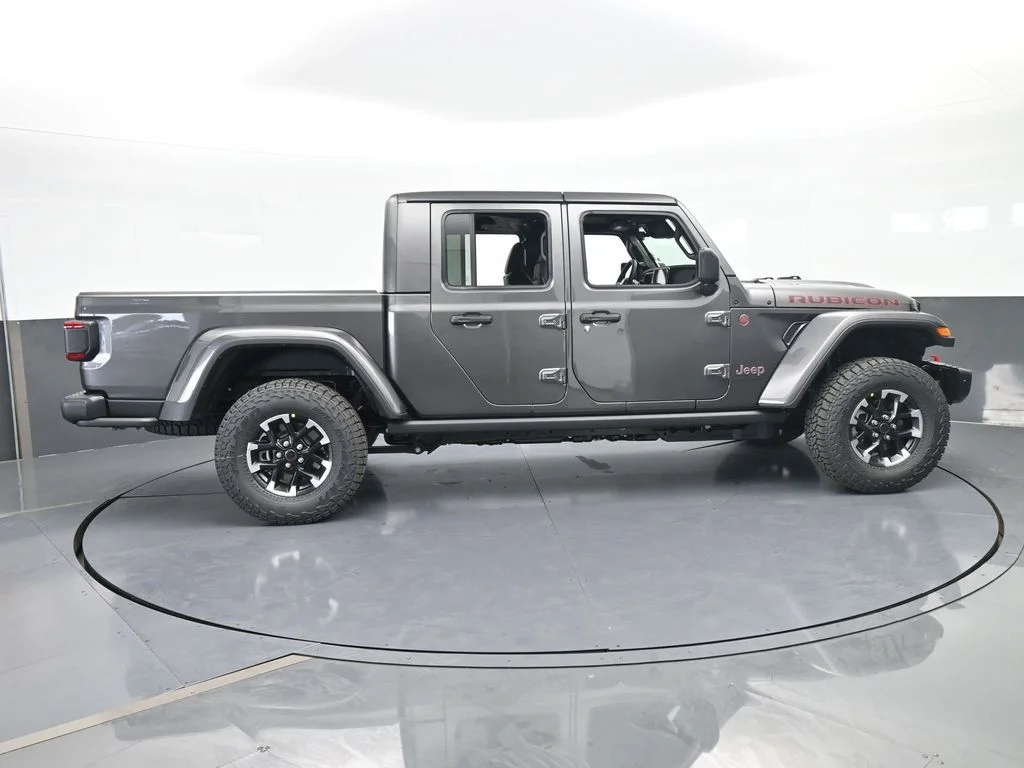 New 2026 Granite Crystal Metallic Clear-Coat Exterior Paint Jeep Rubicon X image 7
