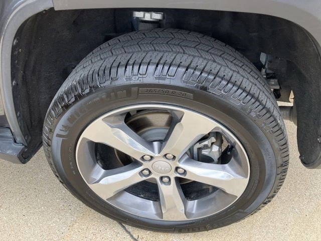 Certified Used 2022 Baltic Gray Metallic Clearcoat Jeep Limited image 25