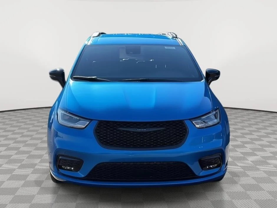 New 2026 Hydro Blue Pearl-Coat Exterior Paint Chrysler Select image 9