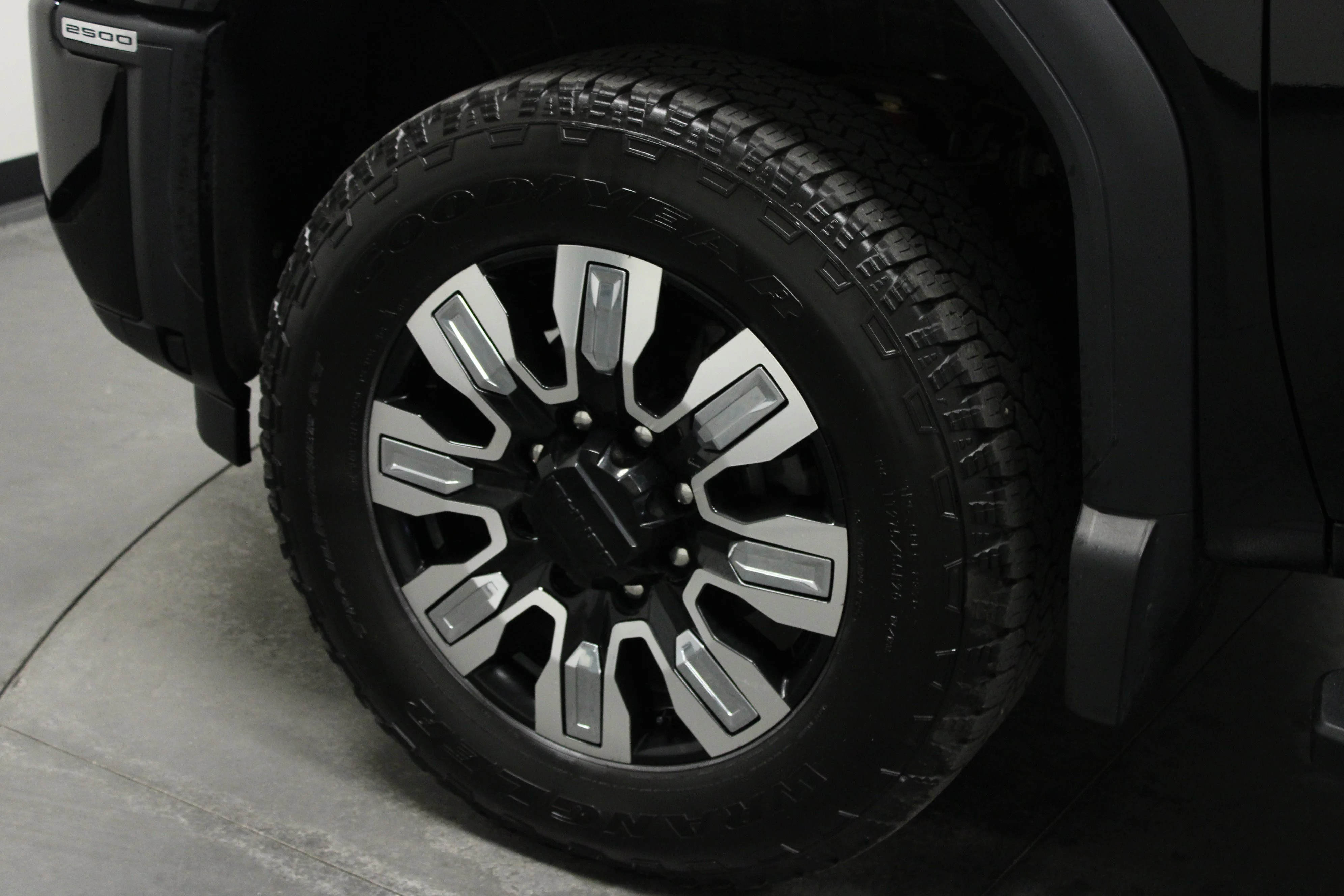 Used 2025 Black GMC Denali image 10