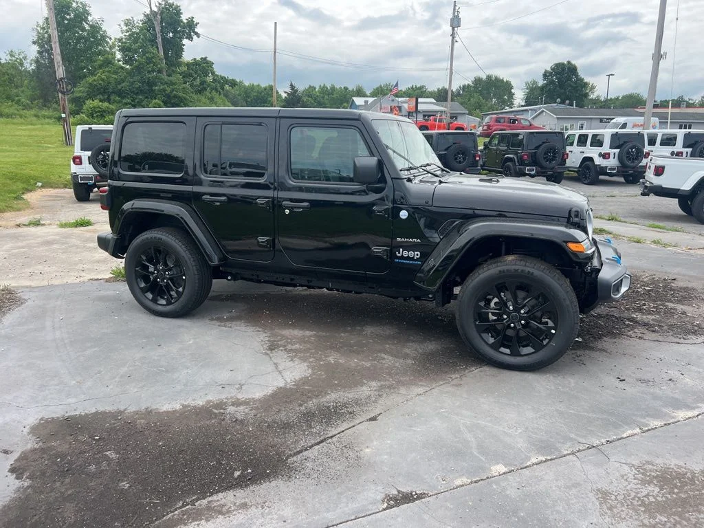 New 2024 Black Clear-Coat Exterior Paint Jeep Sahara 4xe image 2