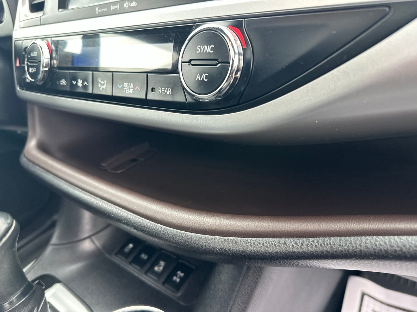 Used 2017  Toyota XLE image 45