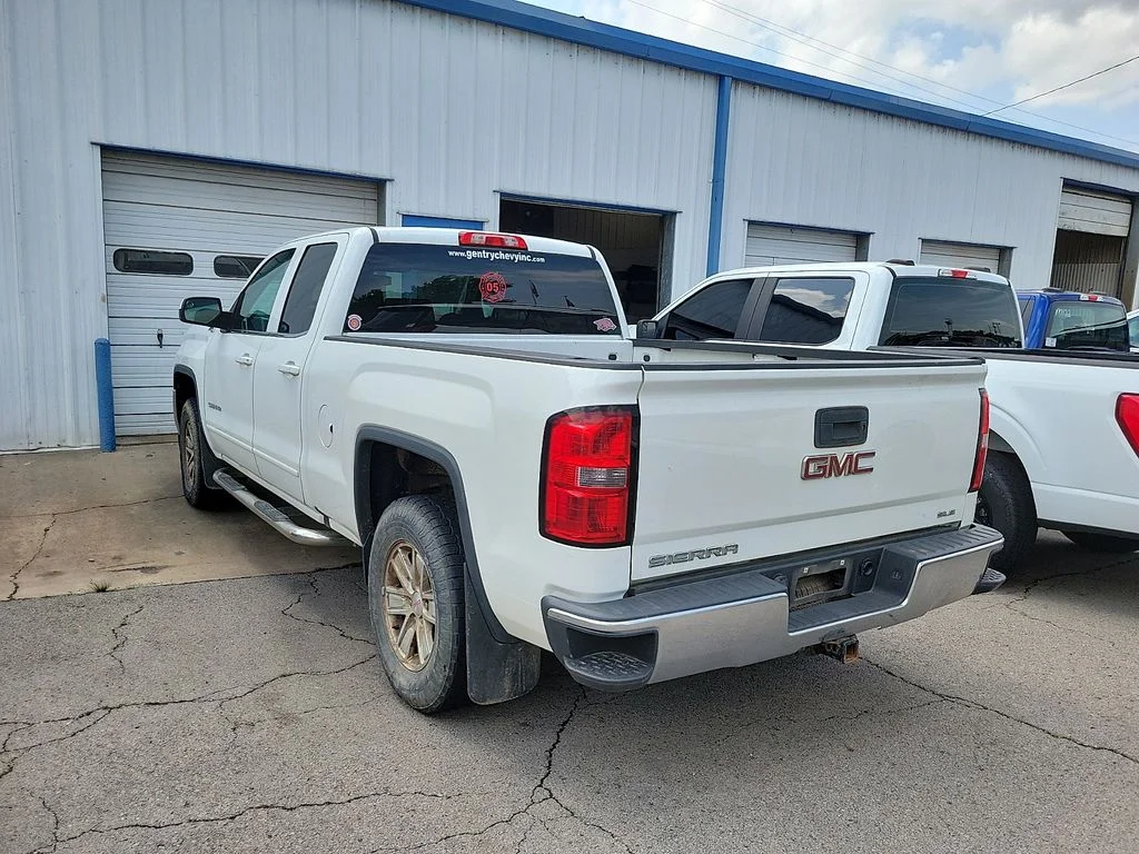 Used 2016 Summit White GMC SLE image 3