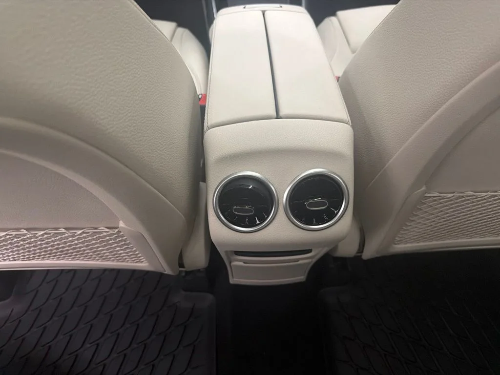 New 2026 White Mercedes-Benz GLB 250 image 22