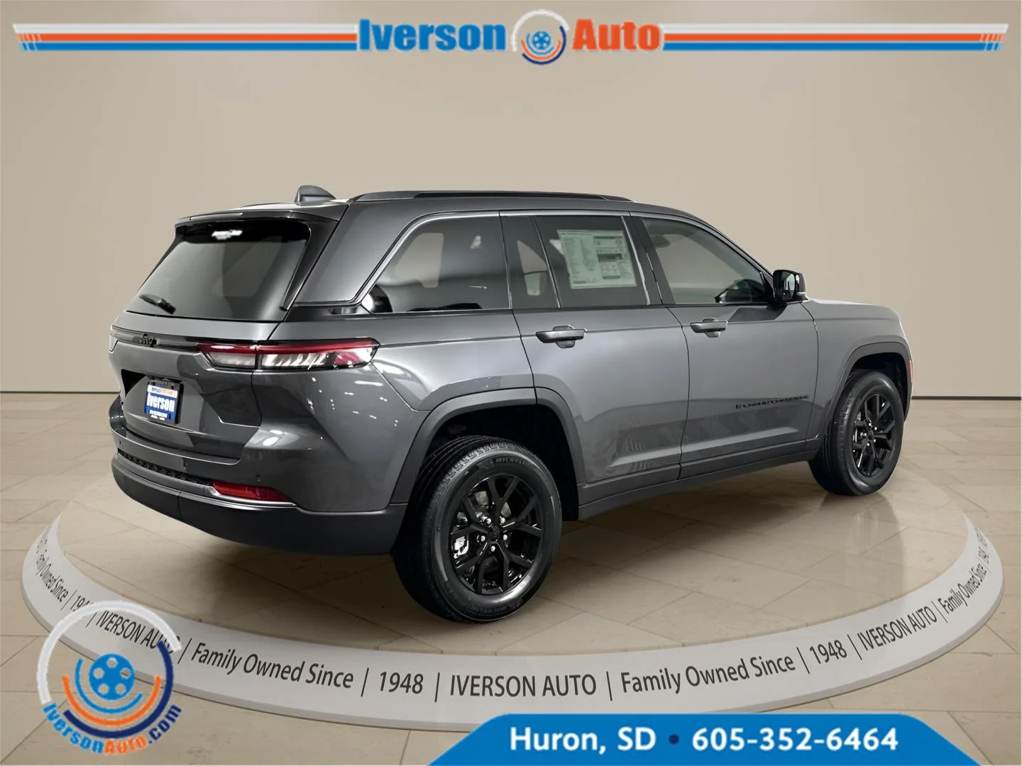 New 2026 Baltic Gray Metallic Clear-Coat Exterior Paint Jeep Laredo Altitude image 11