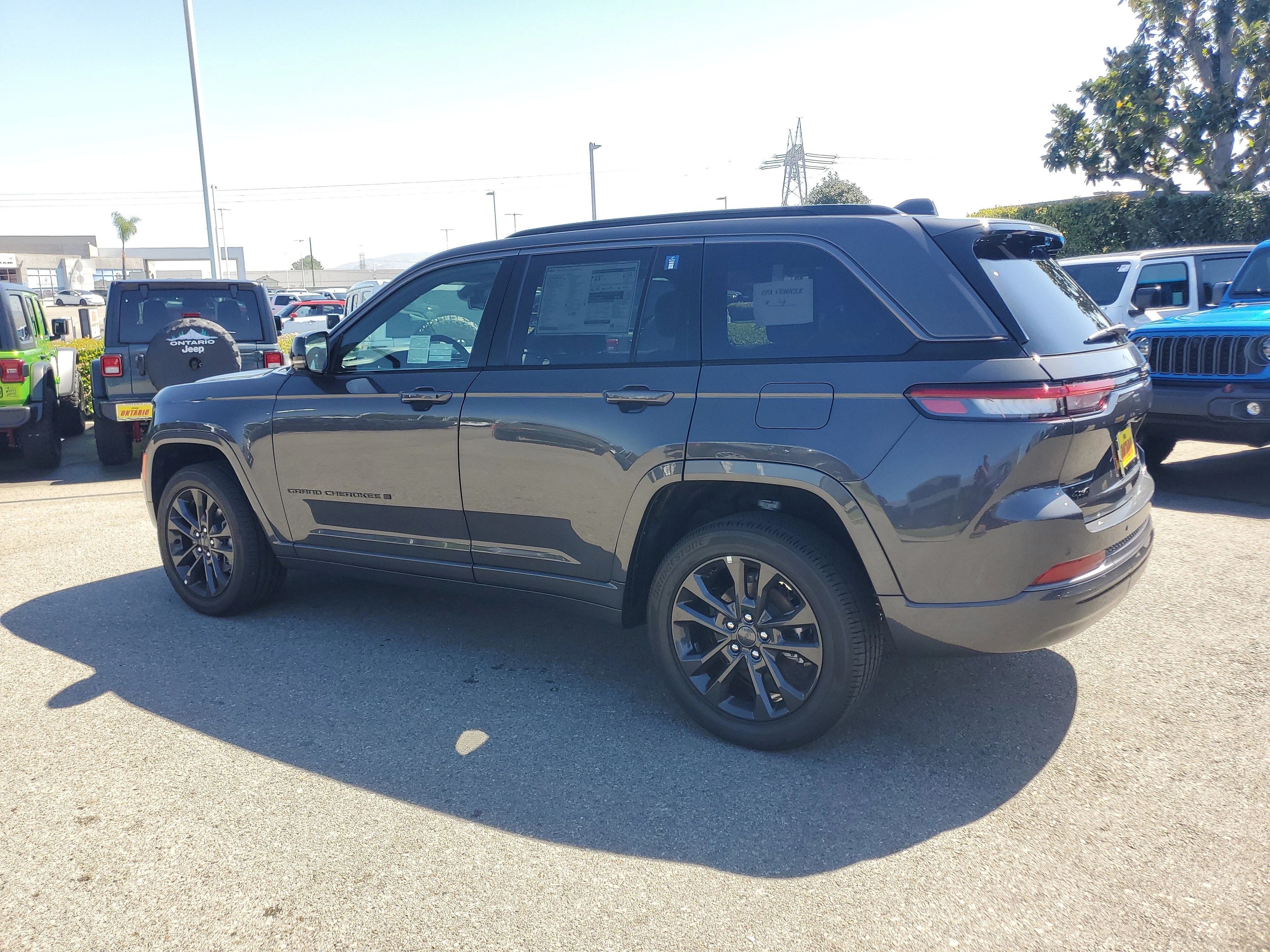New 2026 Baltic Gray Metallic Clear-Coat Exterior Paint Jeep Limited Reserve image 6