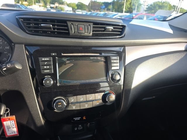 Used 2020 Brilliant Silver Metallic Nissan S image 21