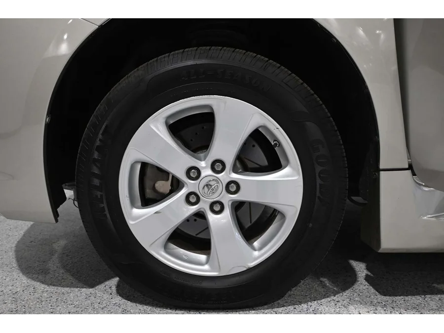 Used 2015 GOLD Toyota LE Mobility Handicap Van image 12