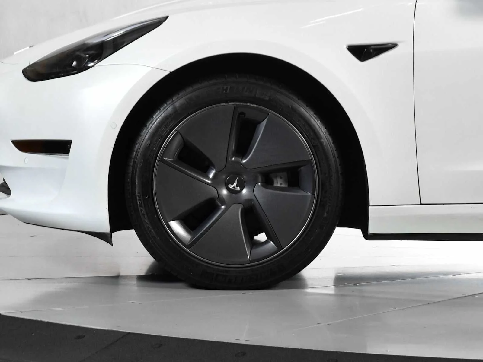 Used 2022 Pearl White Multi-Coat Tesla Long Range image 11