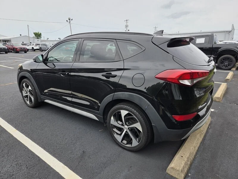 Used 2018 BLACK HYUNDAI VALUE image 6