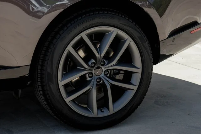 New 2026  Land Rover SE image 74