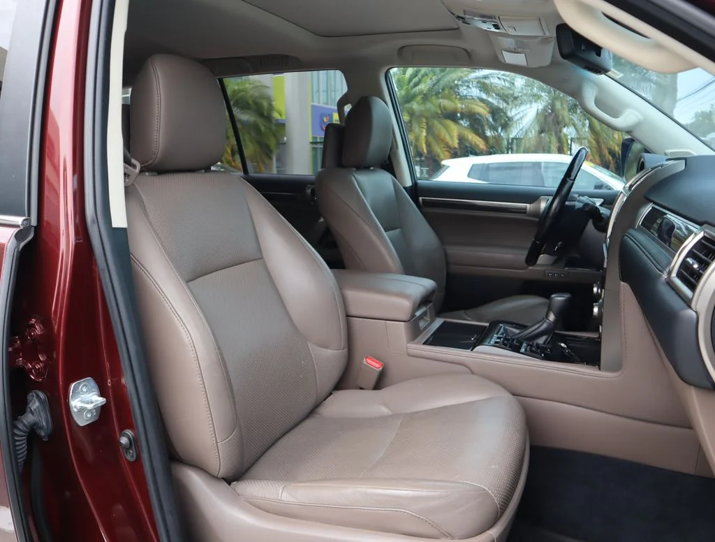 Used 2021  Lexus 460 Luxury image 28
