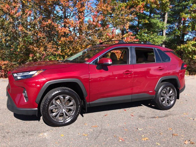 Used 2024 Pearl Toyota XLE Premium image 9