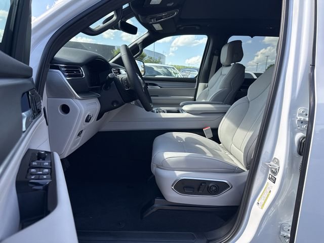 New 2026 White Jeep Limited Reserve image 9