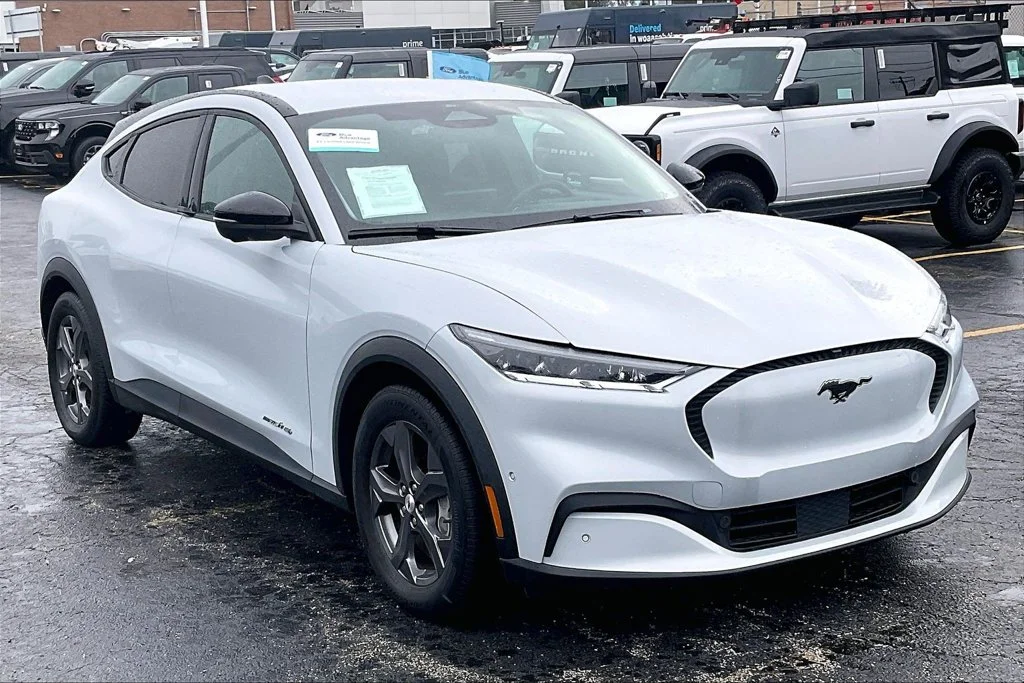 Certified Used 2023 White Metallic Ford Select image 33