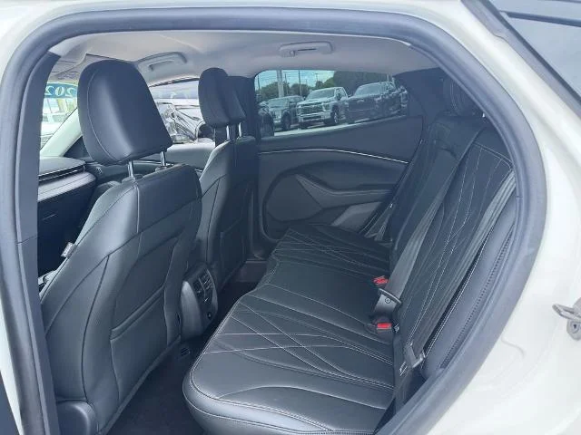 Used 2024 White Metallic Ford Select image 39