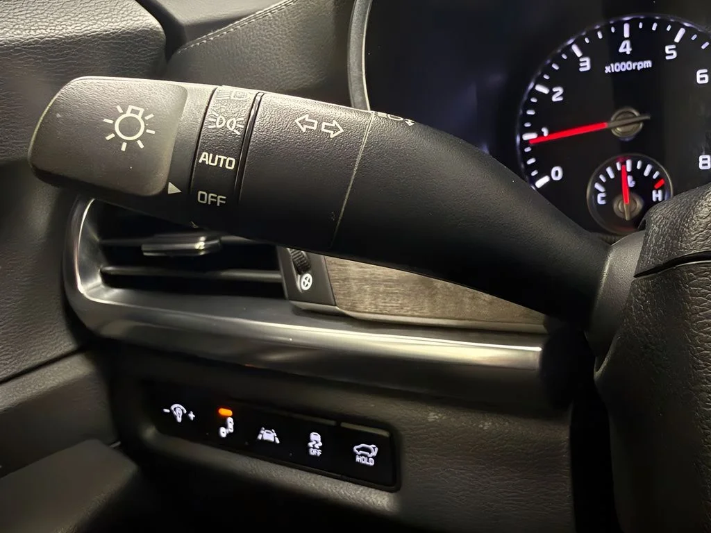 Used 2022 Black Kia EX image 20