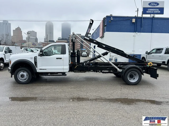 2025 Ford Super Duty F-600 DRW XL