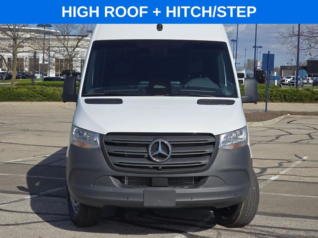 New 2026 Arctic White Mercedes-Benz Cargo 170 WB image 8