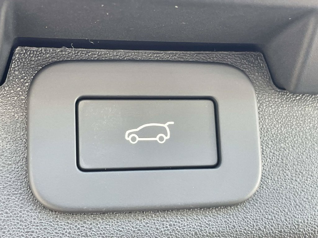 New 2026 Sedona Red Land Rover  image 14