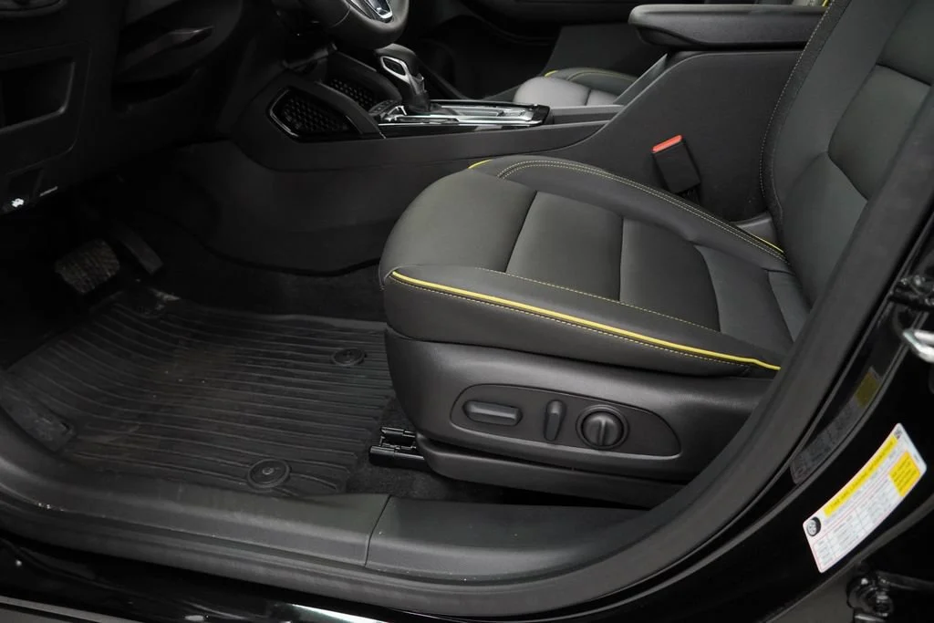 New 2026 Mosaic Black Metallic Chevrolet ACTIV image 23