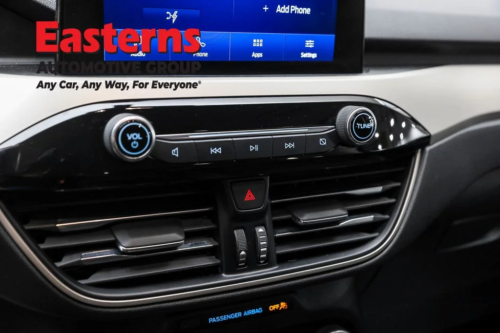 Used 2021 Black Ford SEL image 20