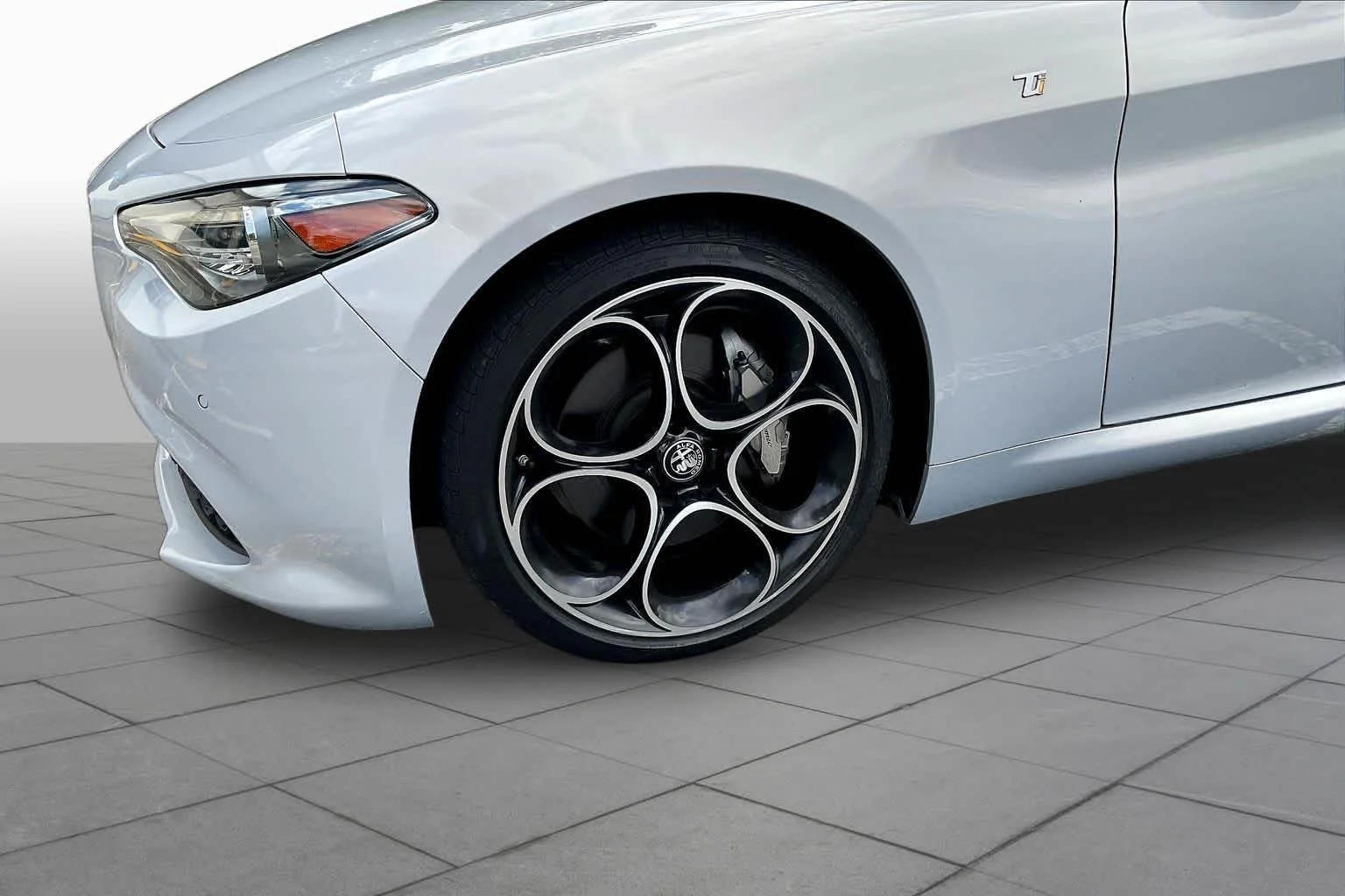 Used 2023 Moonlight Gray Metallic Alfa Romeo Ti image 11