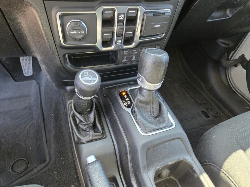 Used 2020 Gobi Clearcoat JEEP SPORT S 4X4 image 21