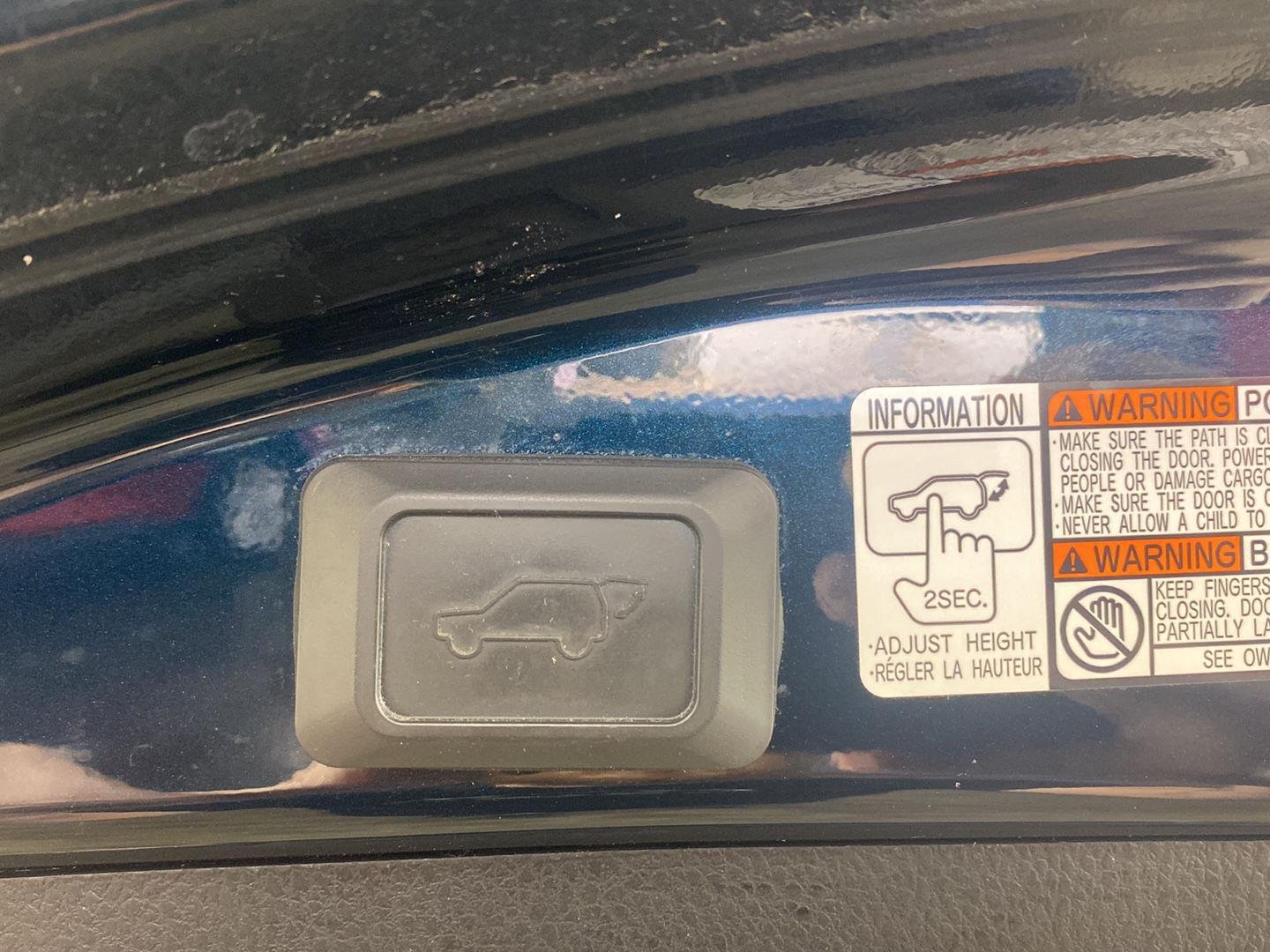 Used 2018 Galactic Aqua Mica Toyota XLE image 28