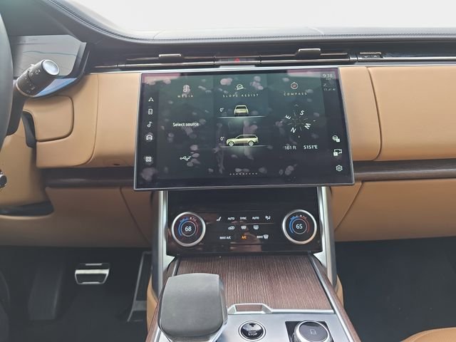 Used 2023  Land Rover Autobiography image 16