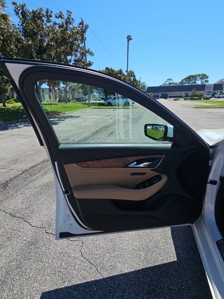Used 2020 CRYSTAL WHITE TRICOAT Cadillac Premium Luxury image 22