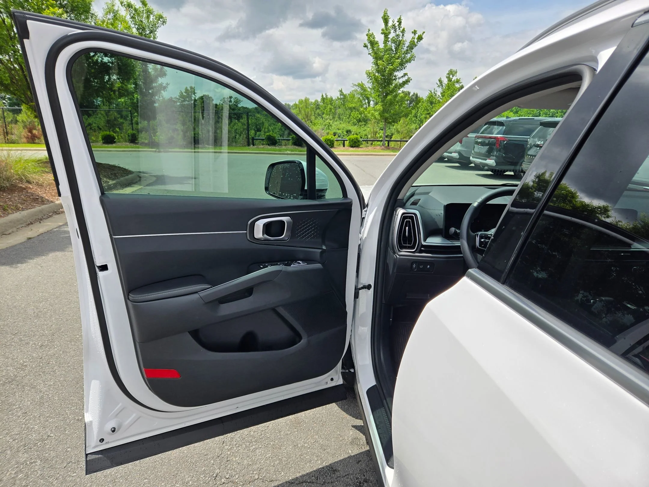 Used 2025 Glacial White Pearl Kia EX image 20
